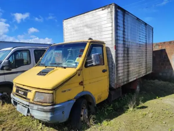 caminhao-iveco-leilao-veiculos-oportunidade-investir-renda-extra
