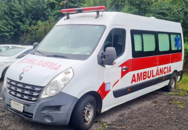 Ambulância Renaut Master leilao veiculos de prefeitura