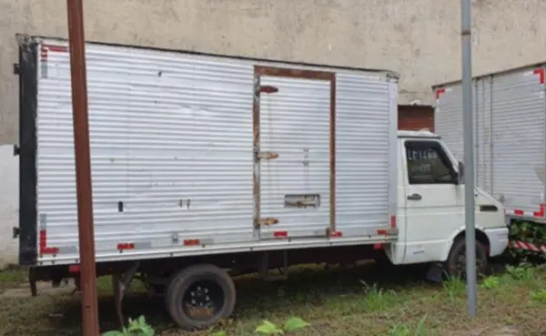 Caminhão Carga Iveco leilao de veiculos