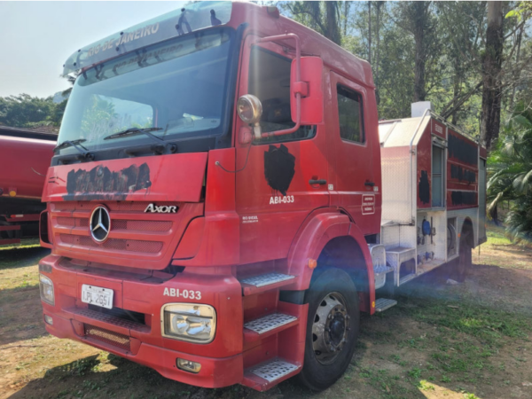 Caminhão MERCEDES-BENZ 1933 S AXOR leilao dos bombeiros