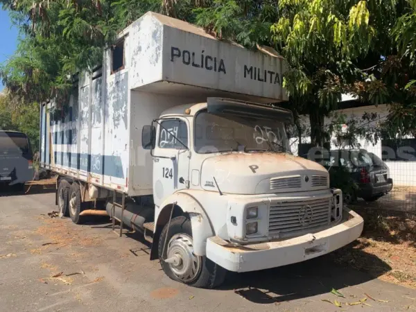 Caminhao Mercedes Benz leilao de viaturas da polícia militar