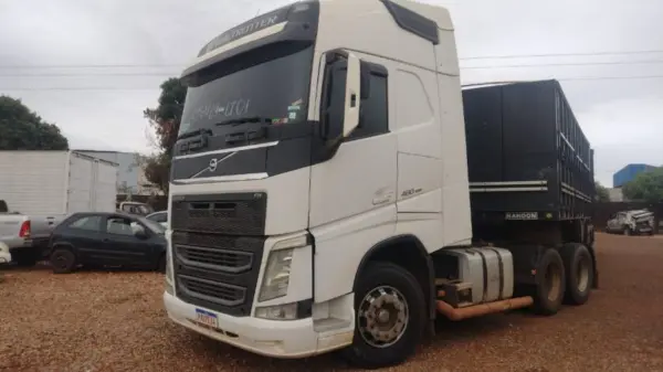 Caminhão Volvo FH 460 leilao de veiculos do tribunal de justiça