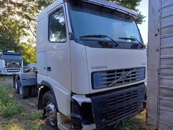 Caminhão Volvo FH12