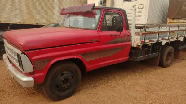 Ford F4000 Caminhão Volvo FH 460 leilao de veiculos do tribunal de justiça