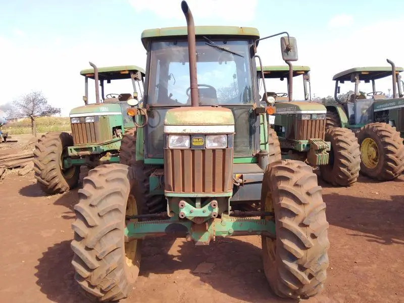 TRATOR DE PNEUS John Deere 6300 4x4