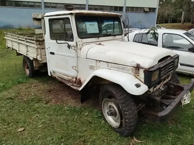 Toyota Bandeirante, Volkswagen Kombi, Santana e Parati a partir de 4 mil no Leilão do Governo Estadual