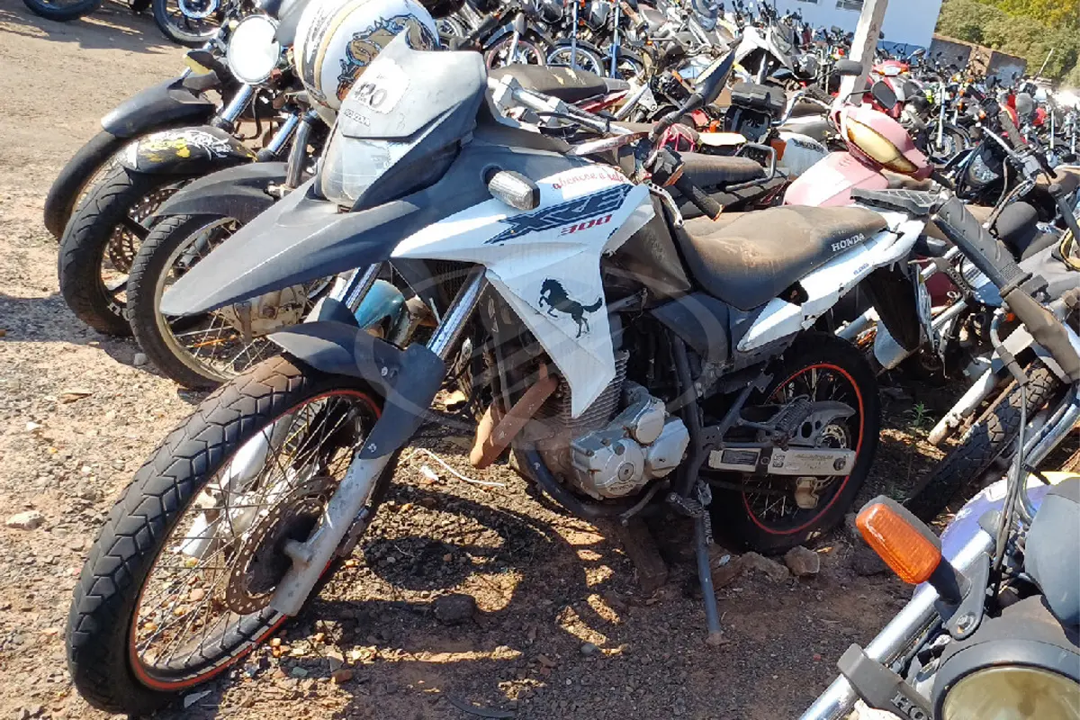 352 Motos Honda XRE, Falcon, Biz, CG a partir de 450 Reais no Leilão do Detran