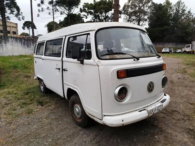 Leilão de veículos do Governo tem 5 Volkswagen Kombi e Caminhão Mercedes