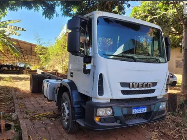 iveco-tector-leilao-veiculos-oportunidade-investir-renda-extra