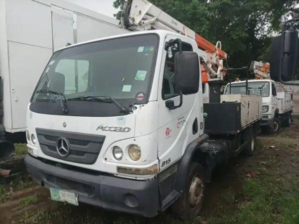 Caminhão Mercedes Benz Acclo 815 CE leilao de caminhonetes e caminhão