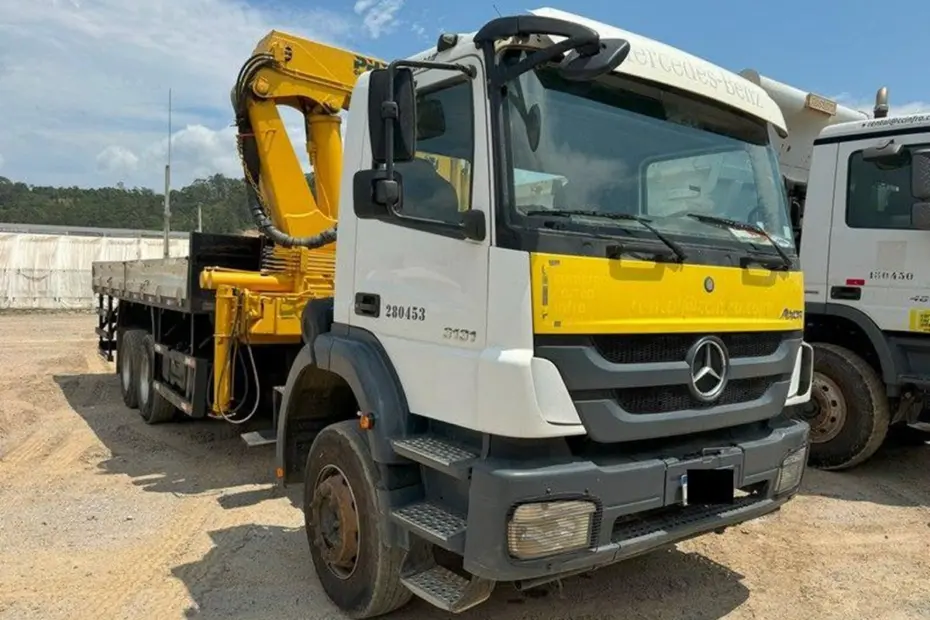 Leilão de frota da Camargo Correia tem Caminhões Mercedes Munck e Basculante seminovos