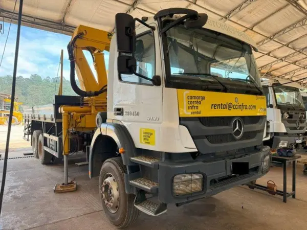 Caminhão Munck Mercedes Benz Axor 3131 6x4 leilao de caminhão