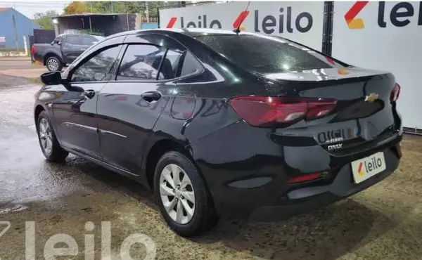 Chevrolet Onix Plus LT leilao de veiculos de seguradora