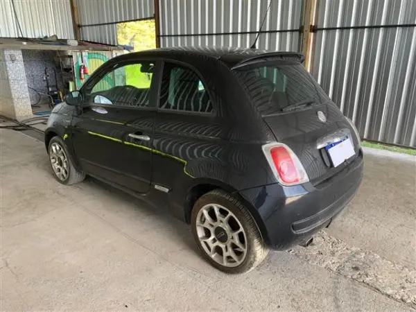 Fiat 500 Sport preto leilao de veiculos retomados