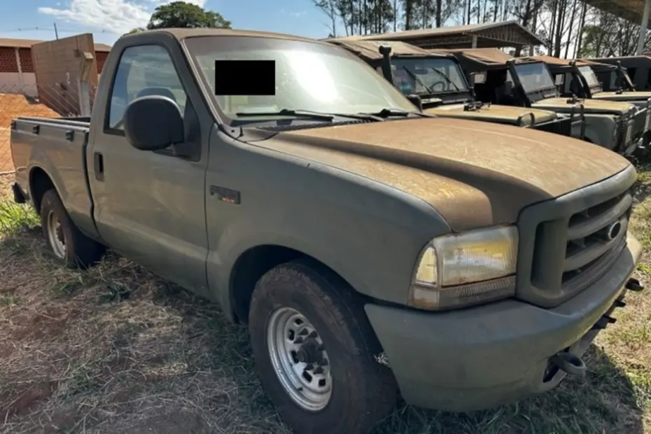 Ford F250, Caminhões Mercedes Benz 4x4 no leilão de viaturas do Exercito