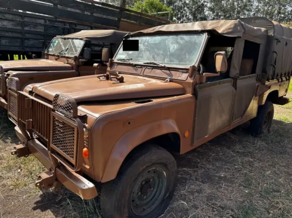 Land Rover Defender 4x4 2003 leilao veiculos militares viatura exercito