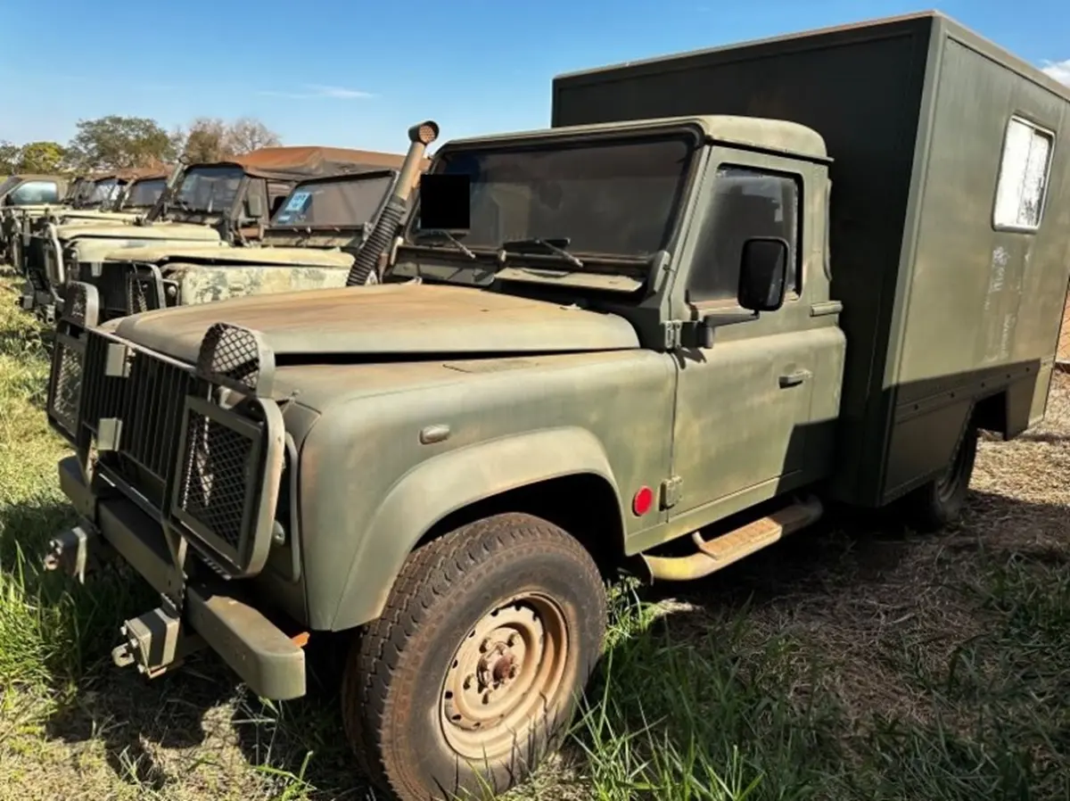 Leilão de viaturas do exercito tem Land Rover Defender, Toyota Bandeirante e Fusca a partir de 360 reais