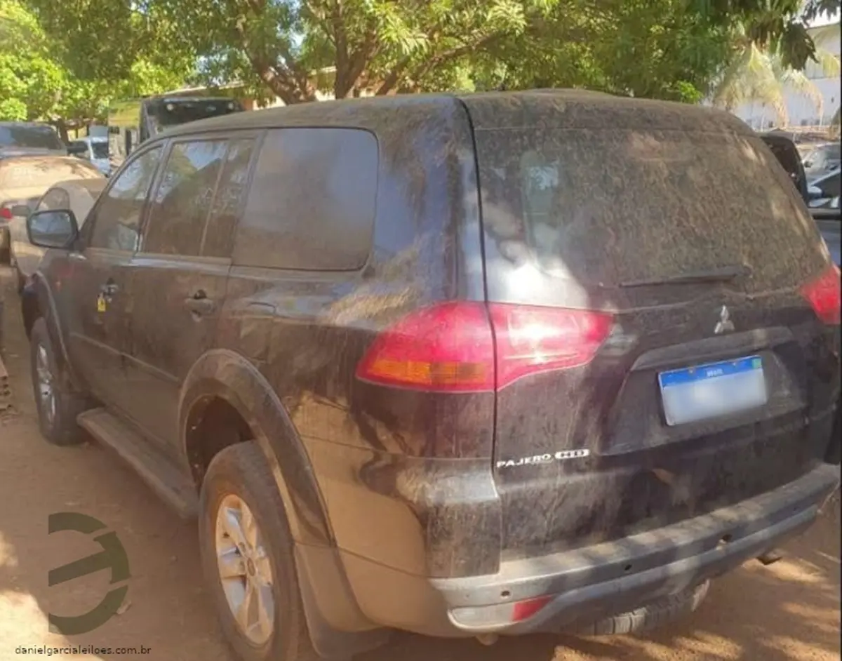 Leilão de Frota da Polícia Federal tem Pajero Dakar, Barco, Motor de popa e outros veículos