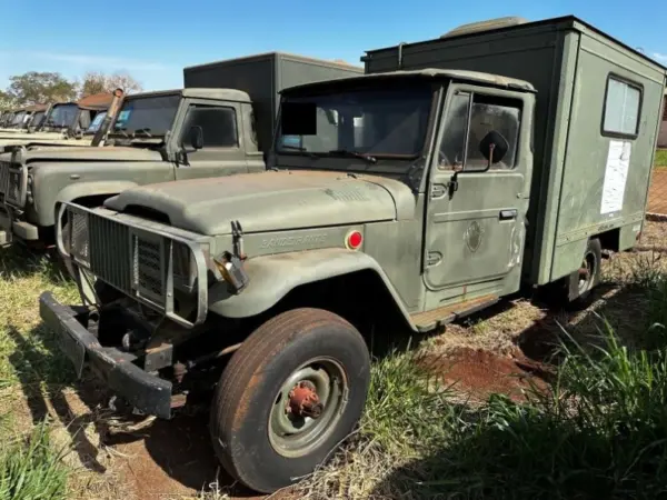 Toyota Bandeirante 199 leilao veiculos militares viatura exercito