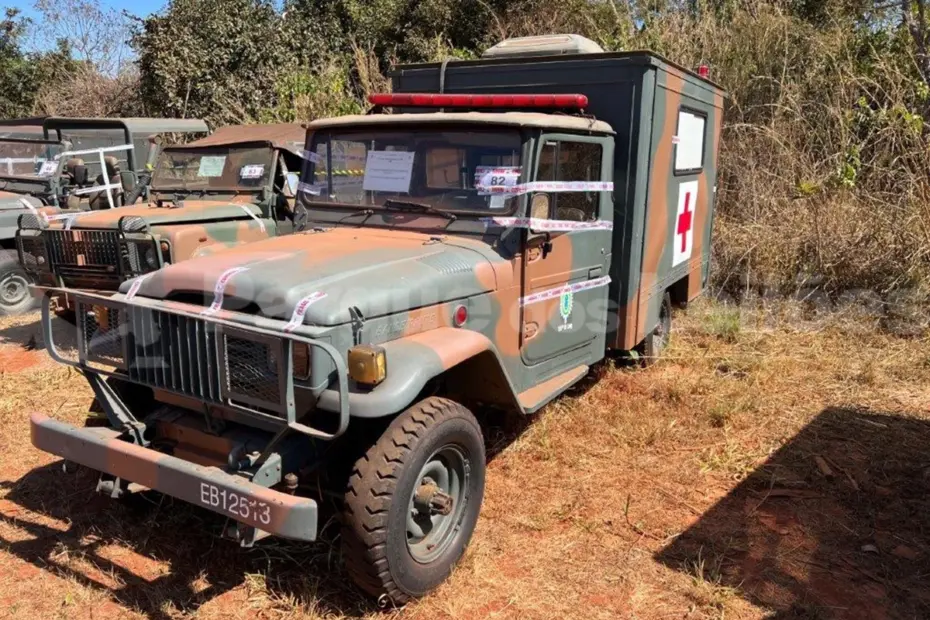 Lande Rover Defender e Toyota Bandeirante no Leilão do Exercito Brasileiro