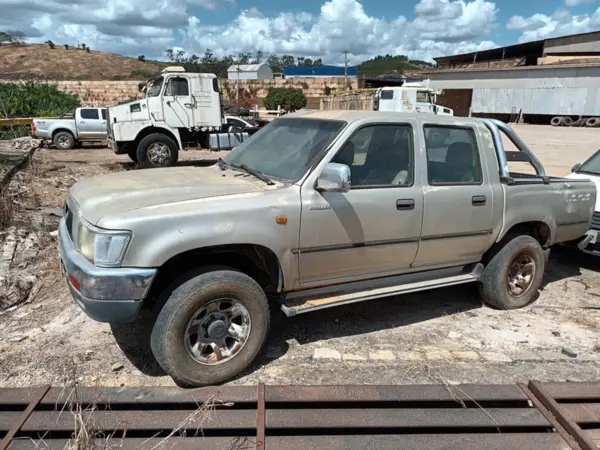 Toyota Hillux 2004  leilao de veiculos 4x4