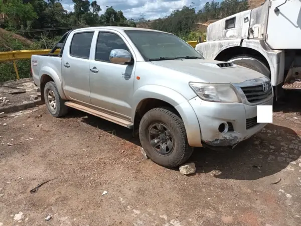 Toyota Hillux 2004  leilao de veiculos 4x4