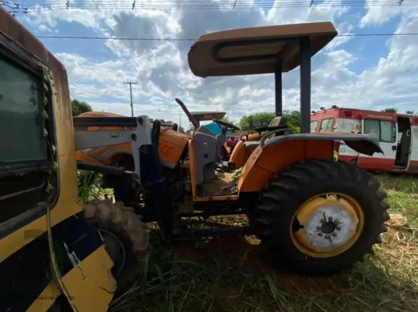 Trator Agrícola Buddy 4x4 leilao veiculos Prefeitura