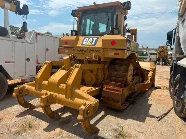 Trator de esteiras Caterpillar D6t leilao de caminhão