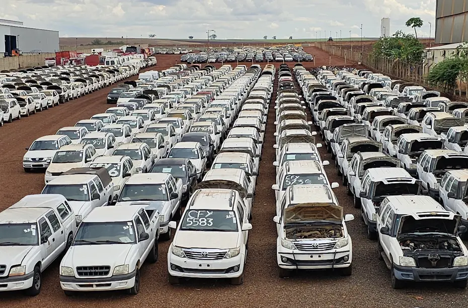 Toyota Hilux, GM S10, E L200 a partir de 2 mil Reais leilão de viaturas da Polícia Militar