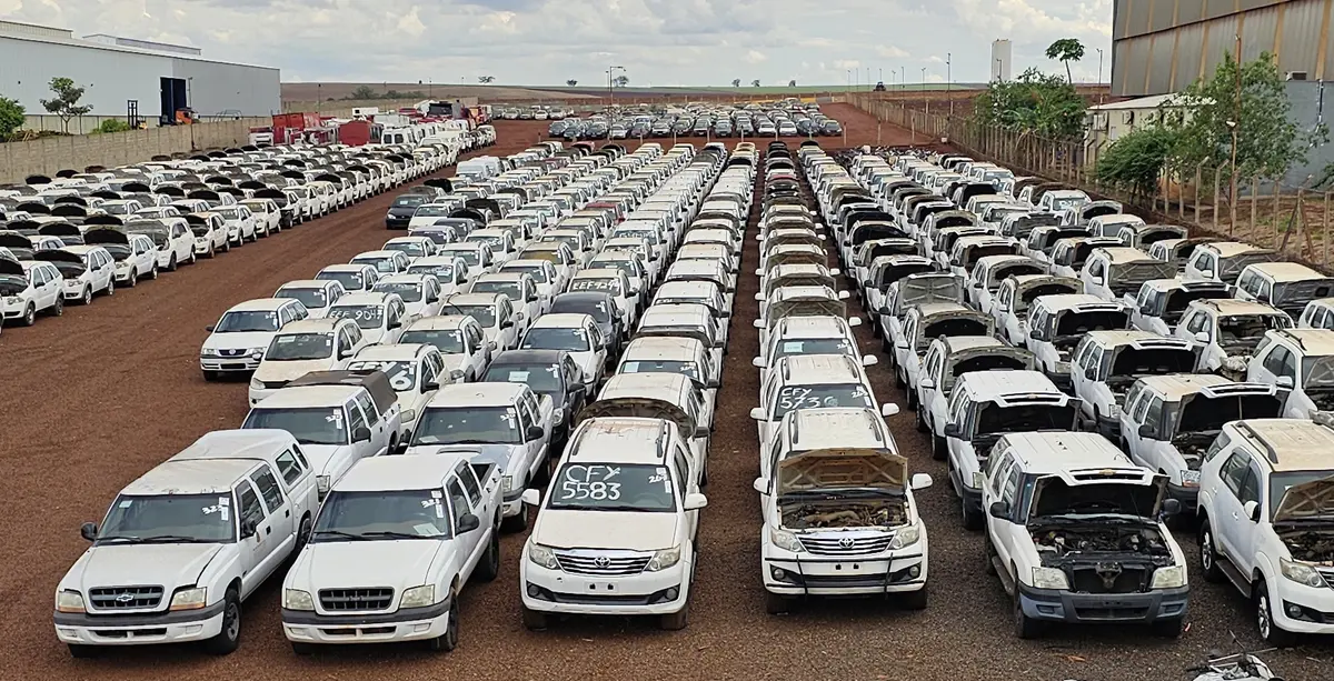 Toyota Hilux, GM S10, E L200 a partir de 2 mil Reais leilão de viaturas da Polícia Militar