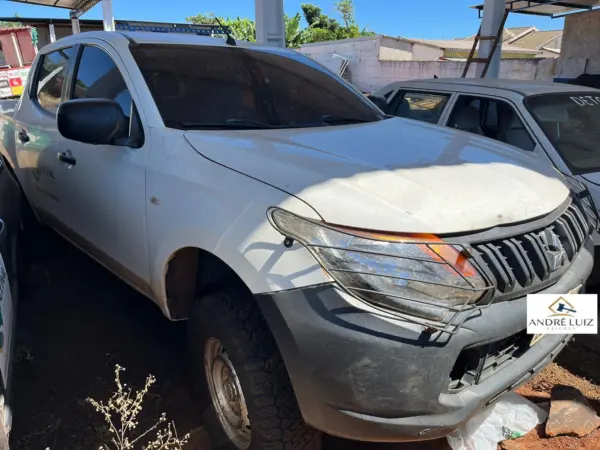 Mitsubishi L200 Triton leilao veiculos prefeitura