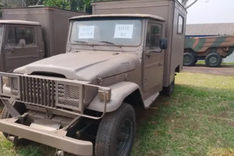 6 Toyota Bandeirante Frotier e outros veículos no Leilão do Exército