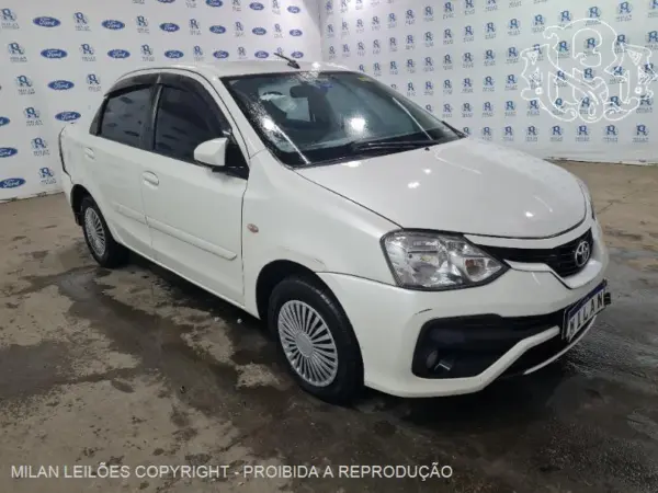 Toyota Etios Sedan leilao veiculos