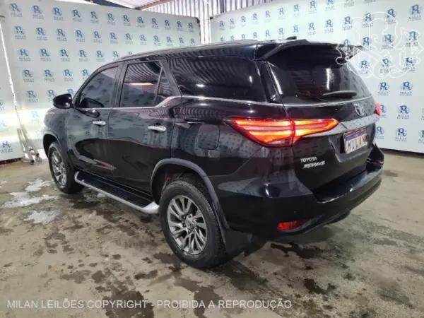 Toyota Hilux SW4 SRX leilao veiculos