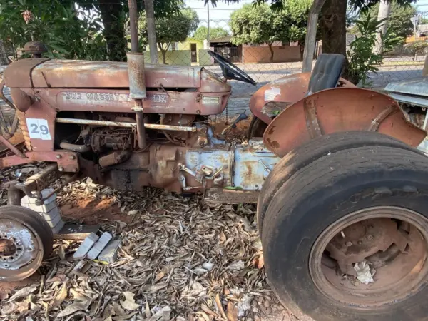 Trator Agrícola Massey Fergusonleilao veiculos prefeitura