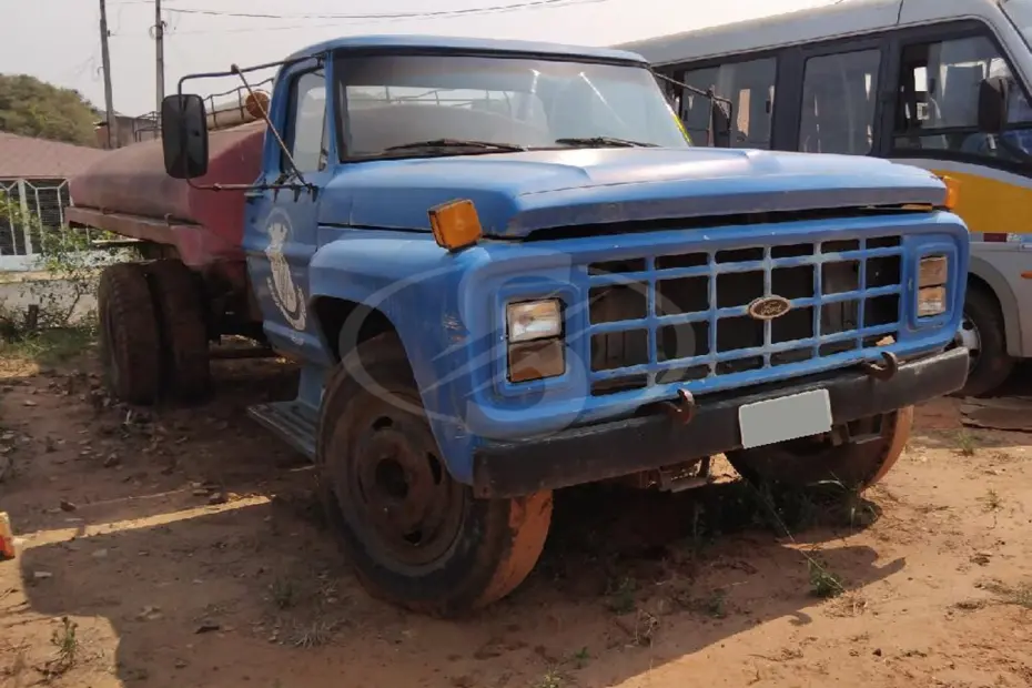 Leilão de Prefeitura tem Kombi, caminhões Ford 11000, Cargo, Agrale e outros veículos