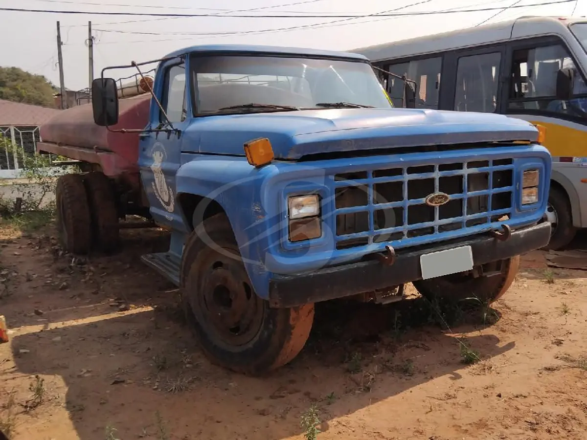 Leilão de Prefeitura tem Kombi, caminhões Ford 11000, Cargo, Agrale e outros veículos