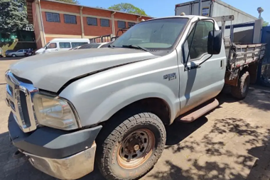 Caminhão Mercedes-Benz a partir de 2 mil Reais, Ford F350 e Scania no leilão da Receita Federal