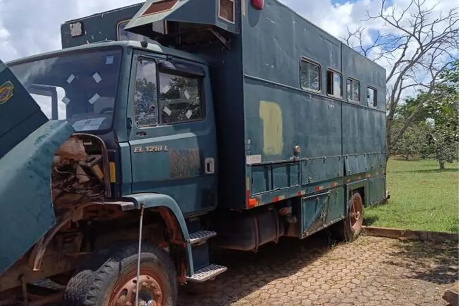 Caminhão Mercedes, Kombi e ônibus a partir de 750 Reais no Leilão do ICMBio