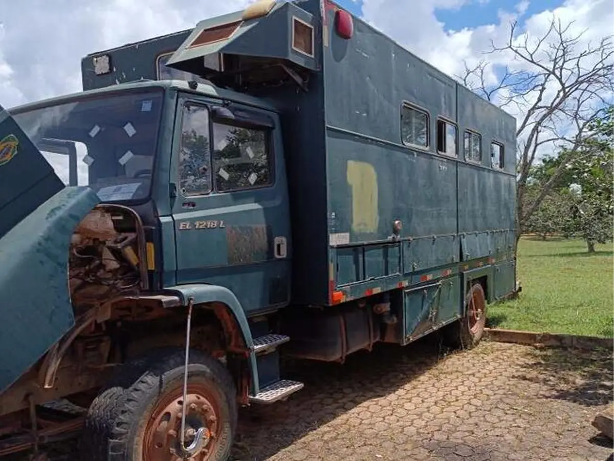 Caminhão Mercedes, Kombi e ônibus a partir de 750 Reais no Leilão do ICMBio