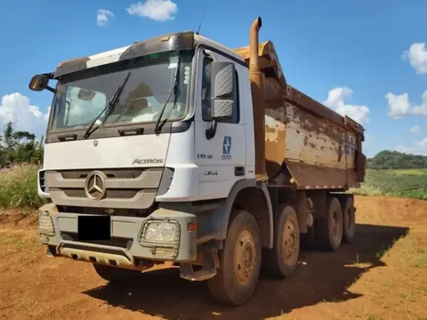 caminhao-mercedes-benz-leilao-veiculos-oportunidade-investir-renda-extra
