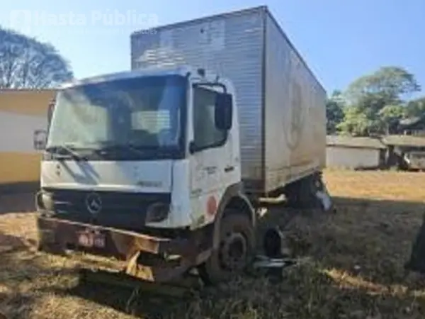 caminhao-mercedes-benz-leilao-veiculos-oportunidade-investir-renda-extra