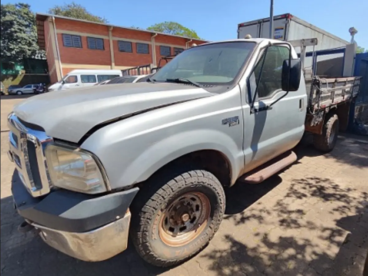 Caminhão Mercedes-Benz, Scania, F350, GMC a partir de 600 reais no Leilão da Receita Federal