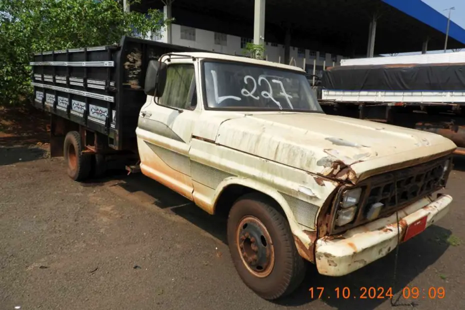 Caminhão Mercedes-Benz a partir de 8 mil Reais, Ford F4000 por 10 Mil Reais no leilão da Receita Federal