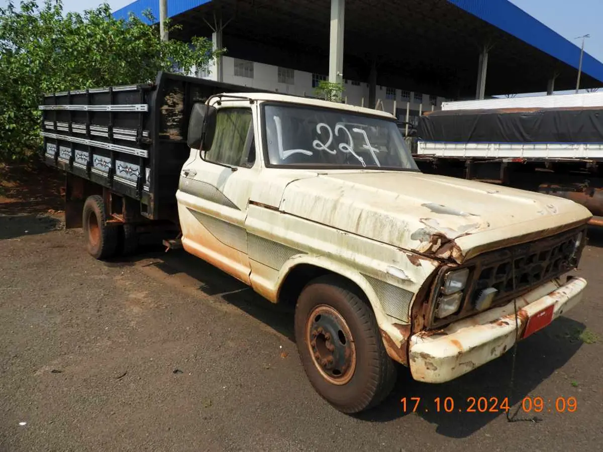 Caminhão Mercedes-Benz a partir de 8 mil Reais, Ford F4000 por 10 Mil Reais no leilão da Receita Federal