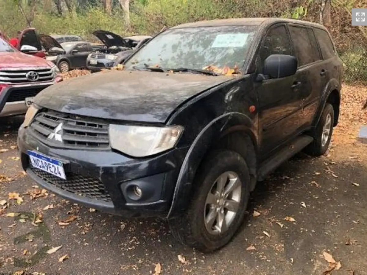 Leilão de Viaturas da Polícia Federal tem Pajero Dakar, L200 Triton e Nissan Frontier