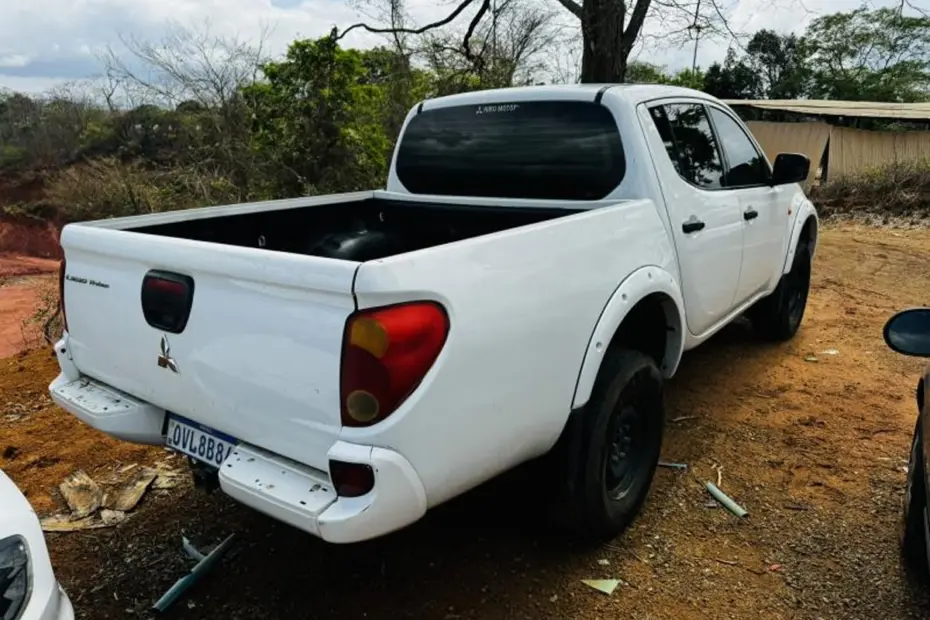 Leilão de Prefeitura tem Hilux, Corolla, L200 Triton, Caminhão Mercedes e Outros Veículos