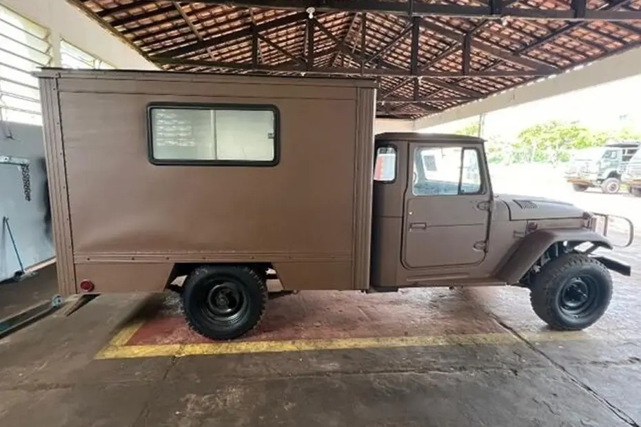 Leilão do Exército tem Toyota Bandeirante, Motor de Popa, Moto XRE, Gerador de energia