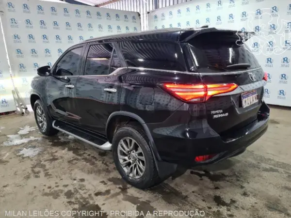 toyota-hilux-leilao-veiculos-oportunidade-investir-renda-extra
