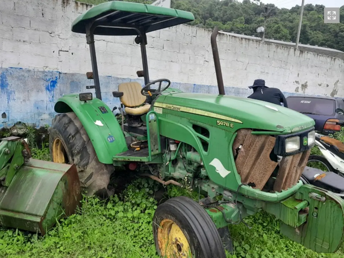 Leilão de Prefeitura tem Tratores John Deere, Empilhadeira, Caminhões Volkswagen, Ford a partir de 2 mil reais